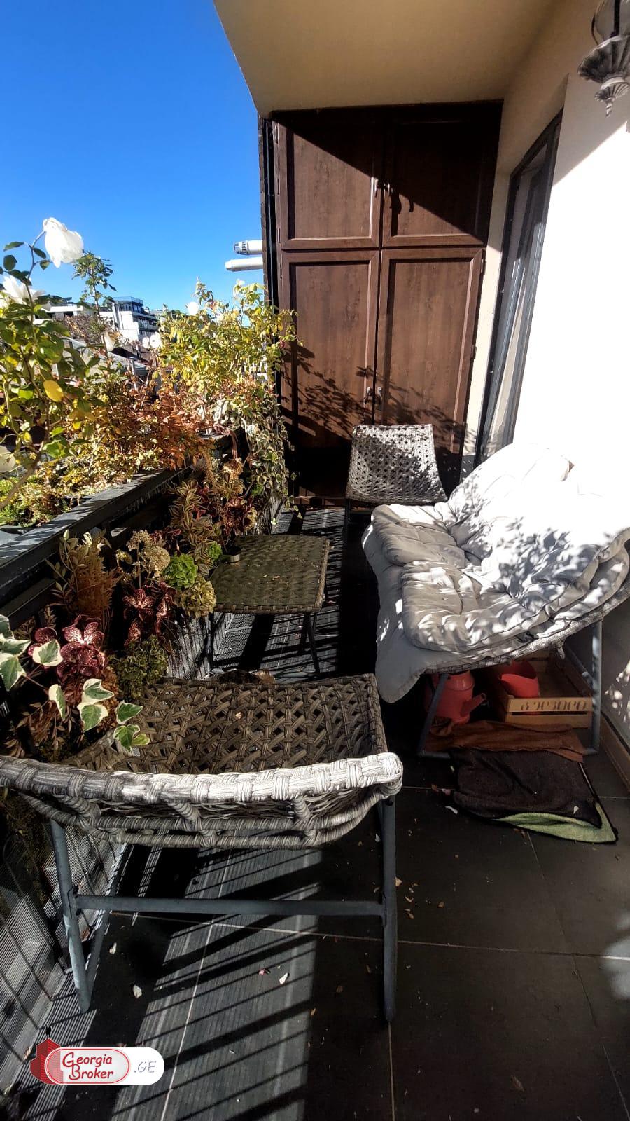 იყიდება ახალი გარემონტებული 3 ოთახიანი ბინა ვაკეში